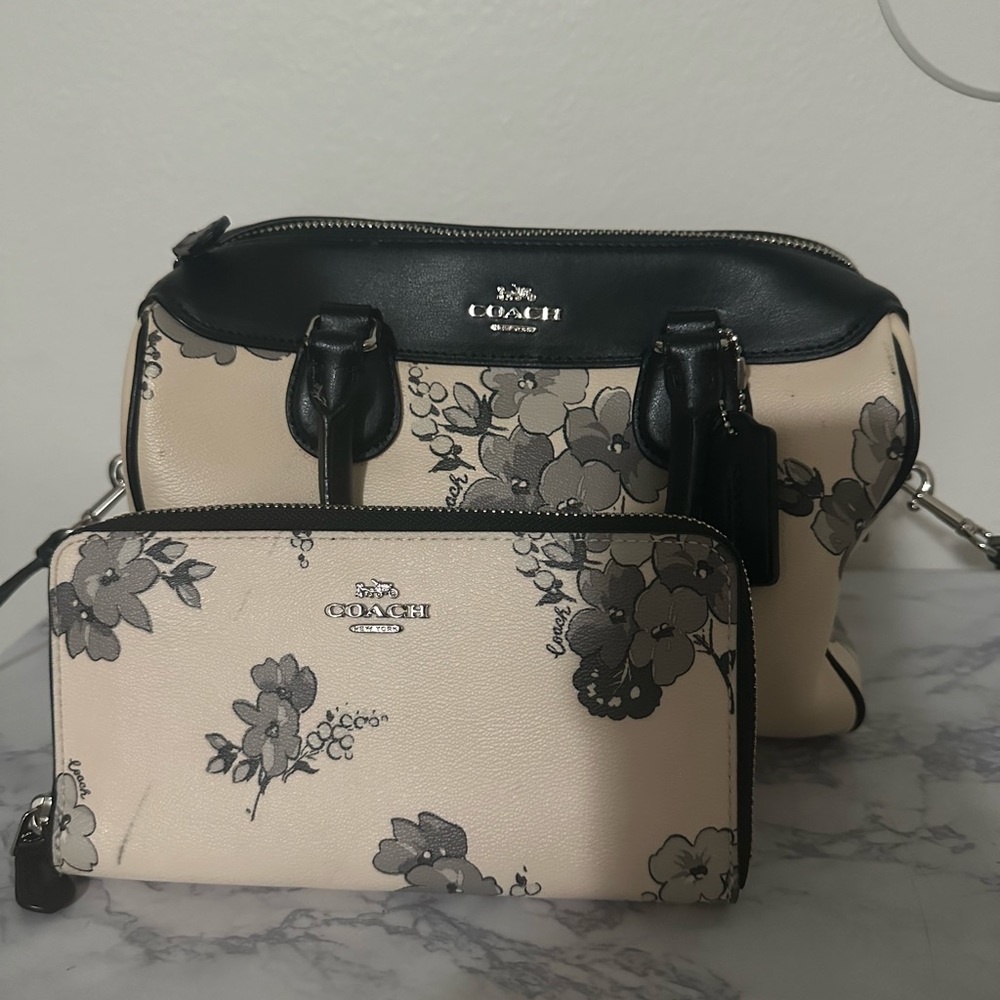 COACH PURSE/ COACH WALLET